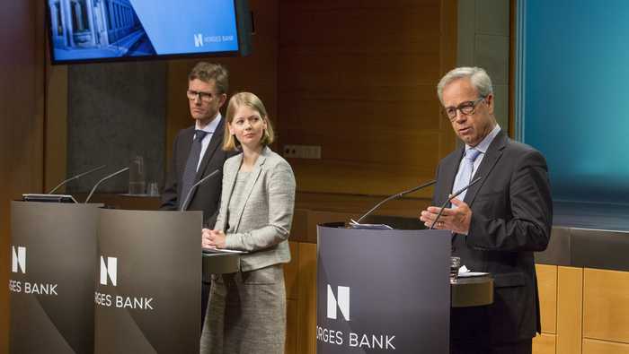 RENTEMØTE: Sentralbanksjef Øystein Olsen, direktør pengepolitikk (PPO) Ida Wolden Bache og direktør finansiell stabilitet (FST) Torbjørn Hægeland på rentemøte. Foto: Nils S. Aasheim/Norges Bank
